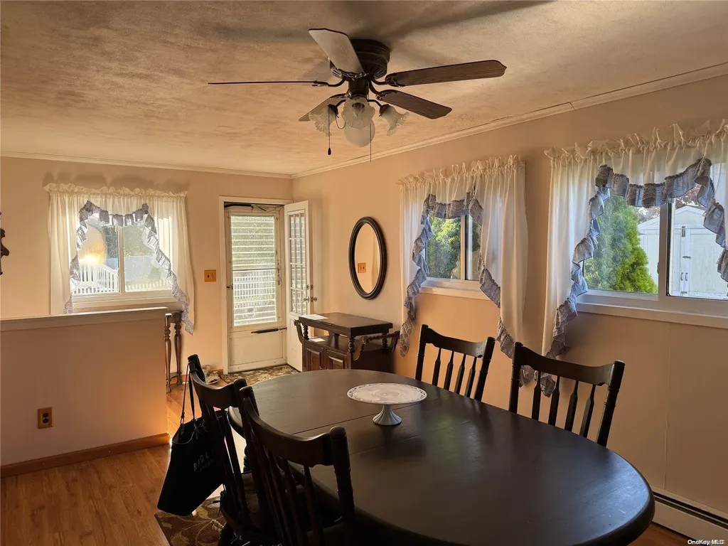 219 Riviera Parkway Lindenhurst NY 11757