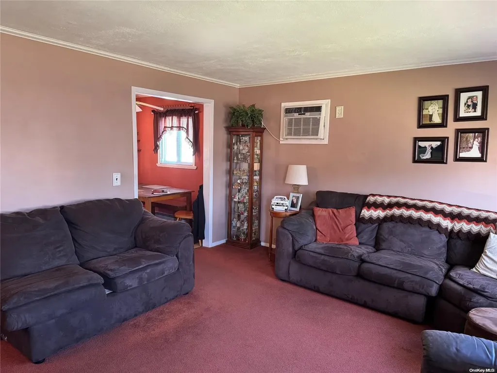 219 Riviera Parkway Lindenhurst NY 11757