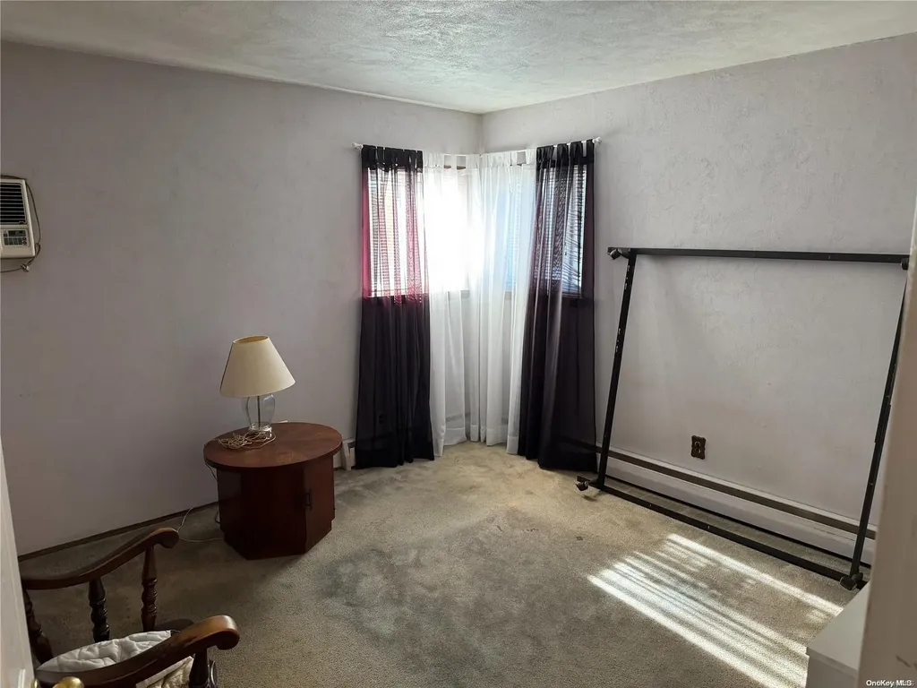 219 Riviera Parkway Lindenhurst NY 11757