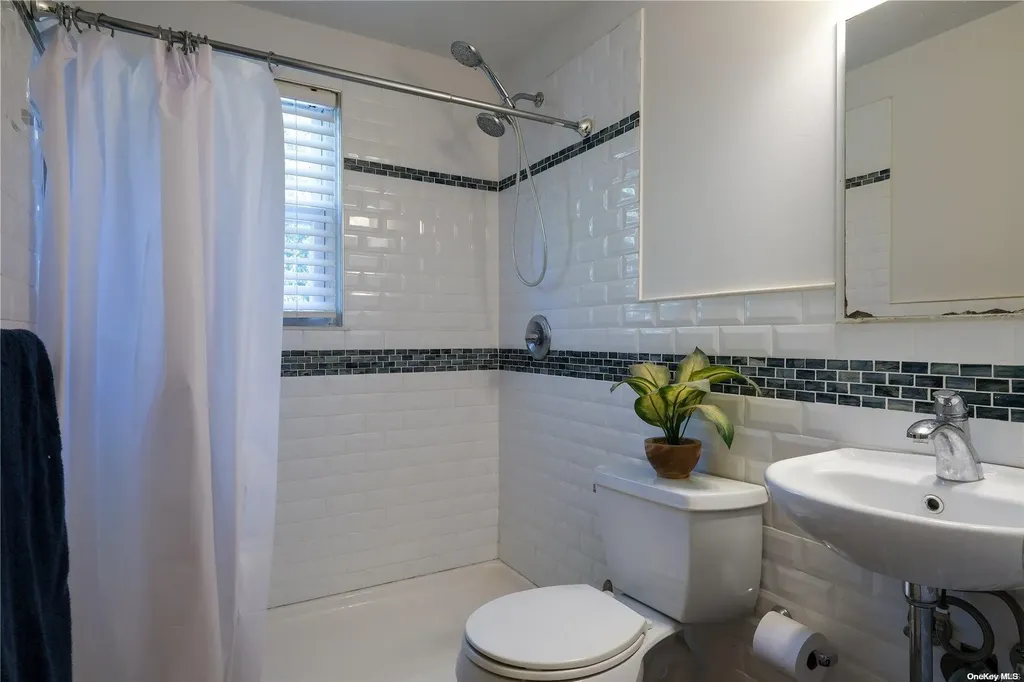 1602 Arkansas Drive Valley Stream NY 11580