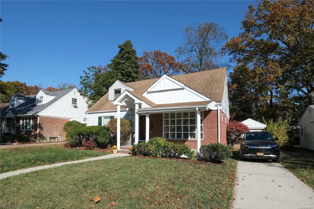 1602 Arkansas Drive Valley Stream NY 11580