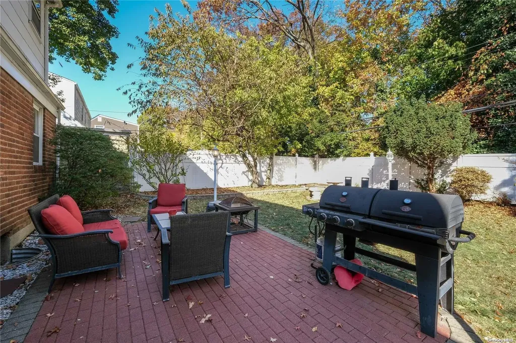 1602 Arkansas Drive Valley Stream NY 11580