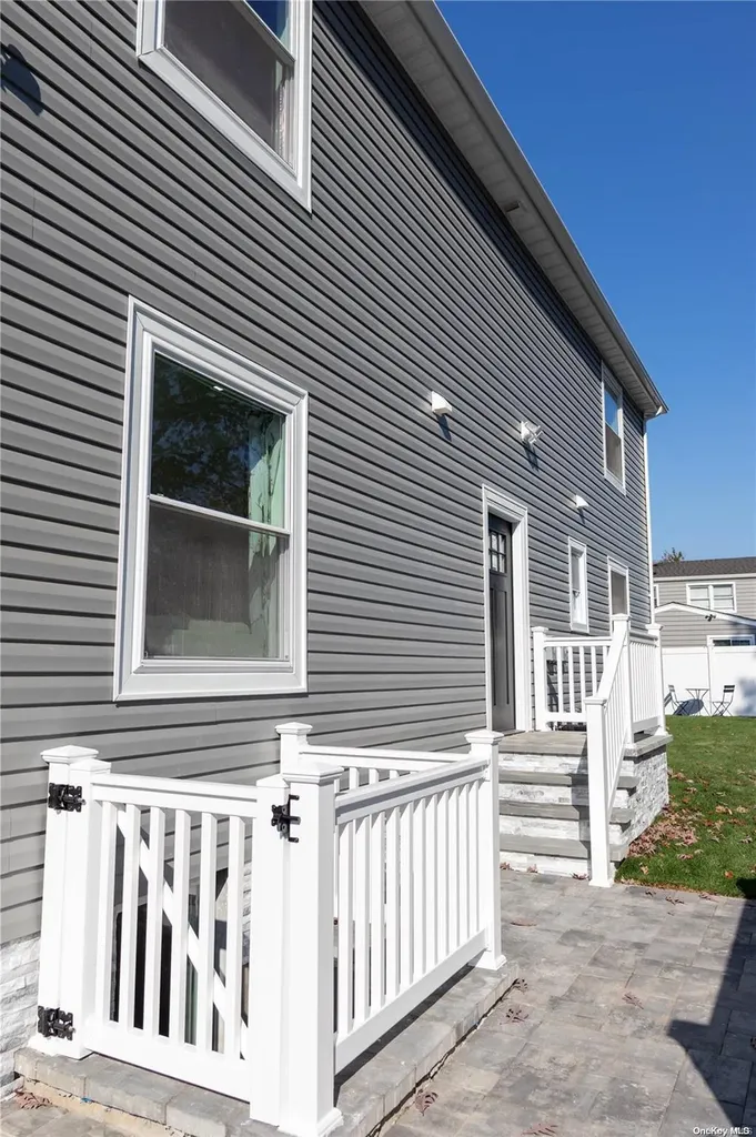 1518 Johnson Avenue Elmont NY 11003