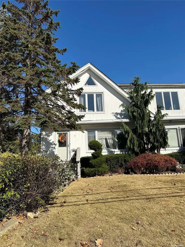 7 Oak Street Valley Stream NY 11581