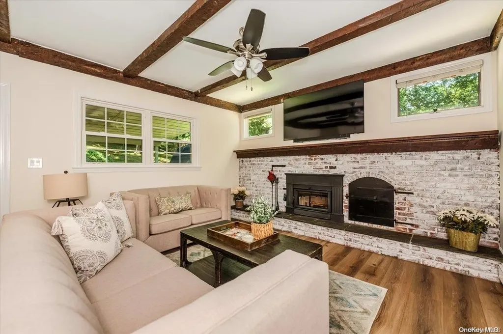 8 Frost Lane Wading River NY 11792
