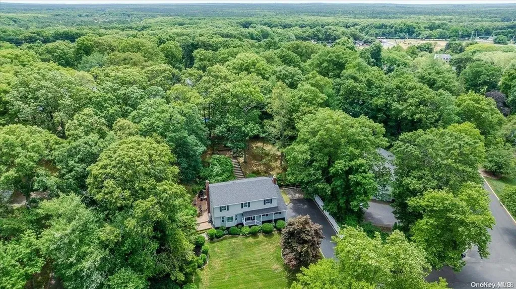 8 Frost Lane Wading River NY 11792