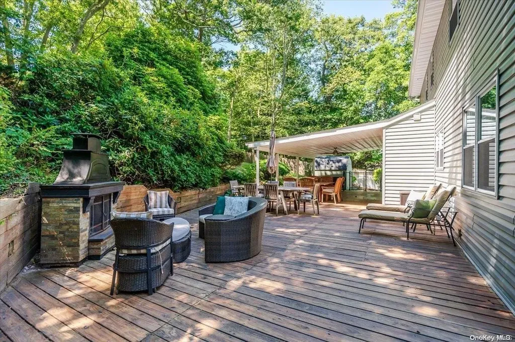 8 Frost Lane Wading River NY 11792