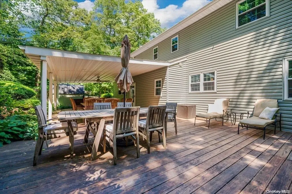 8 Frost Lane Wading River NY 11792