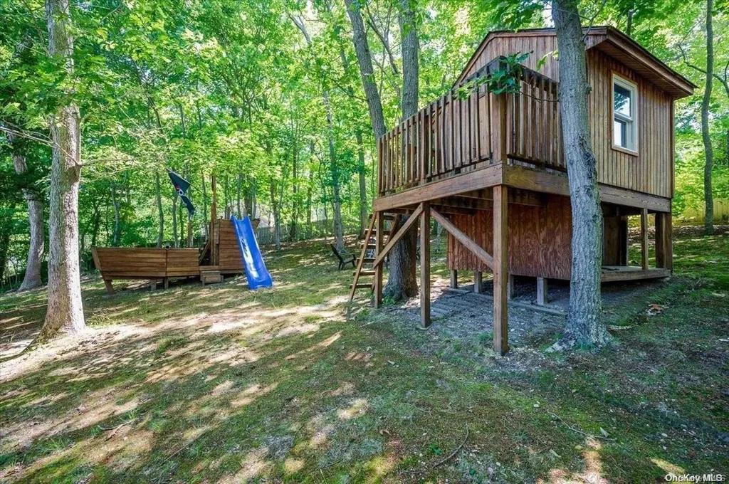 8 Frost Lane Wading River NY 11792