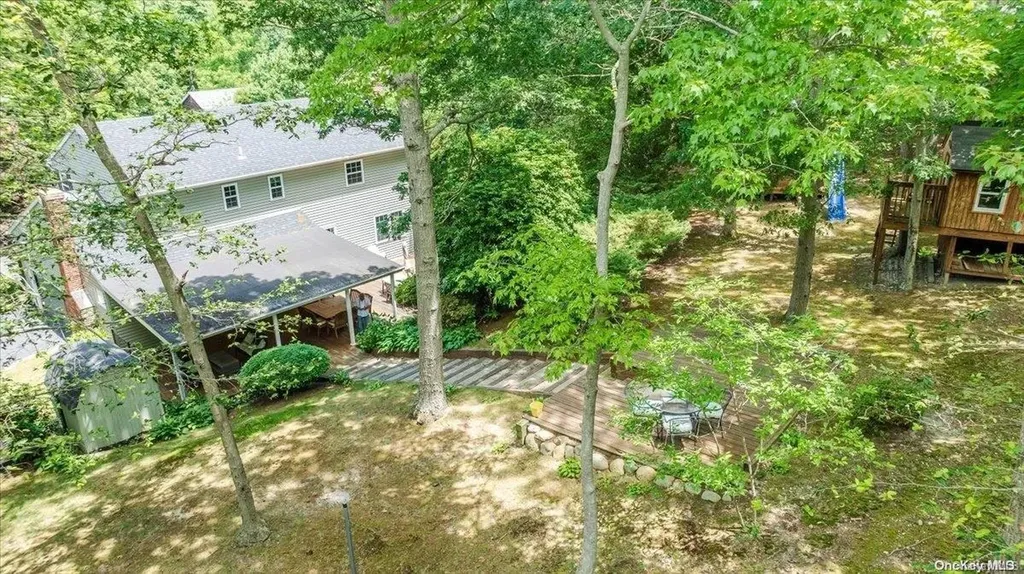 8 Frost Lane Wading River NY 11792
