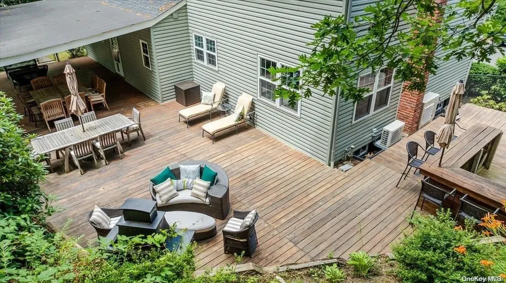 8 Frost Lane Wading River NY 11792
