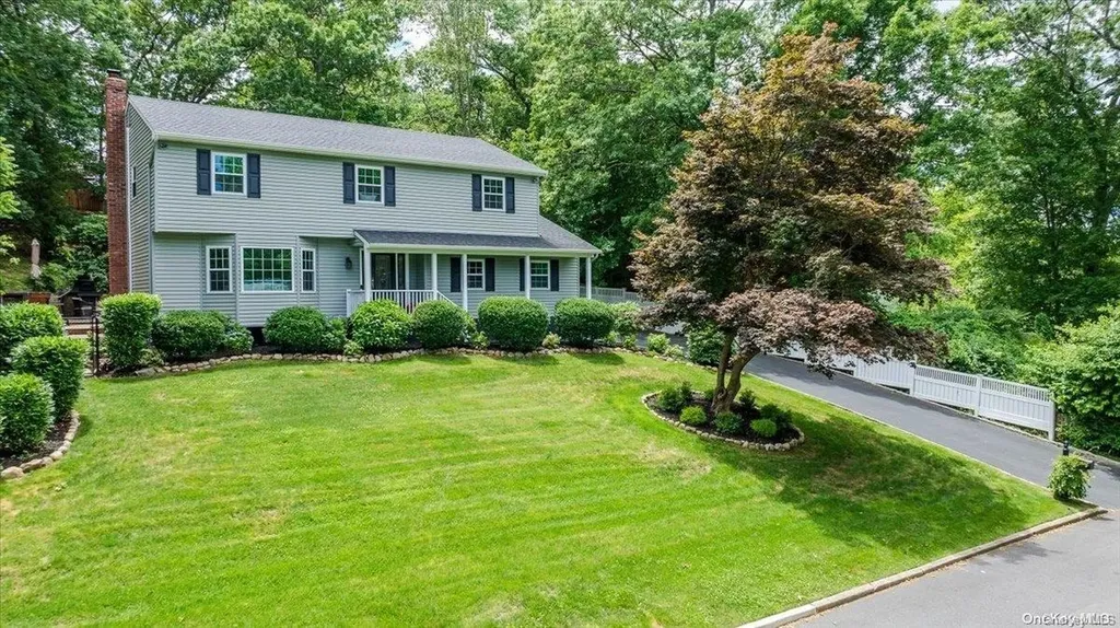 8 Frost Lane Wading River NY 11792
