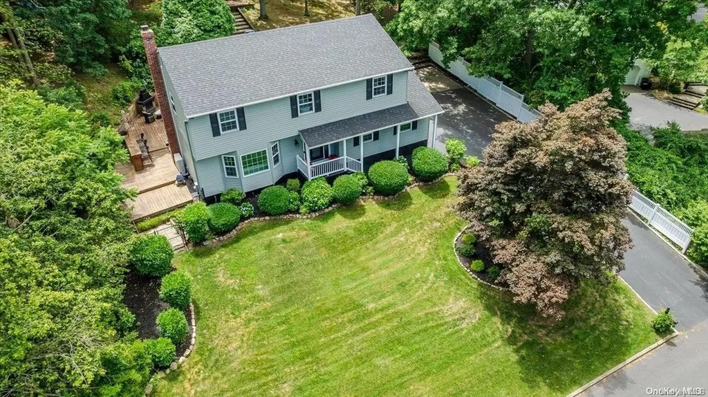 8 Frost Lane Wading River NY 11792