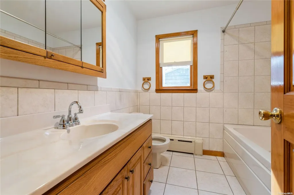 42 Oxbow Road Patchogue NY 11772