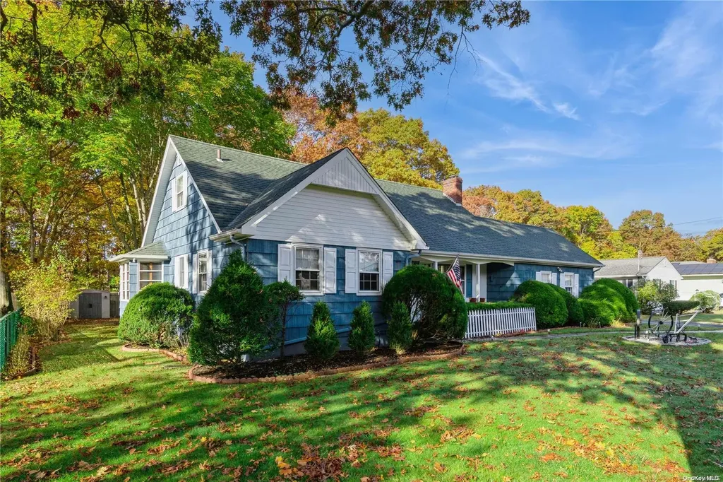 42 Oxbow Road Patchogue NY 11772