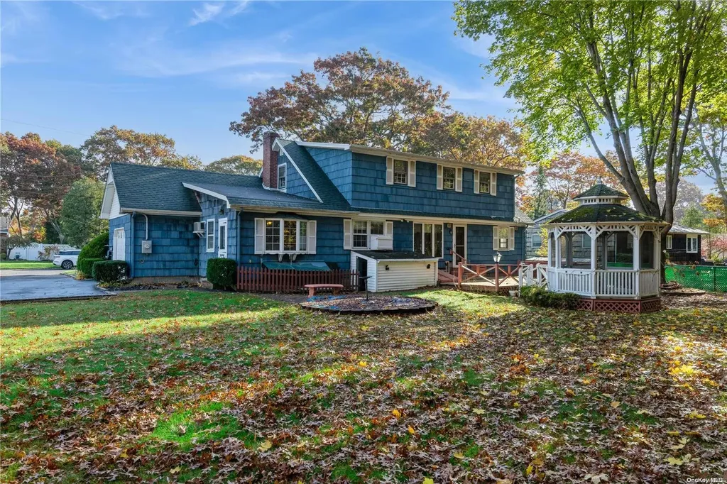 42 Oxbow Road Patchogue NY 11772