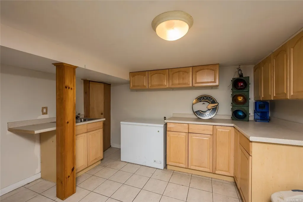 16 Madison Street Lynbrook NY 11563