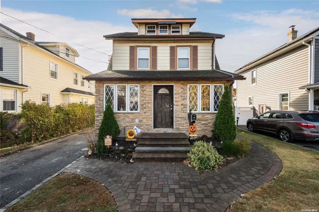 16 Madison Street Lynbrook NY 11563