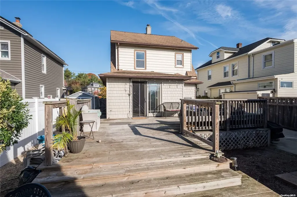 16 Madison Street Lynbrook NY 11563
