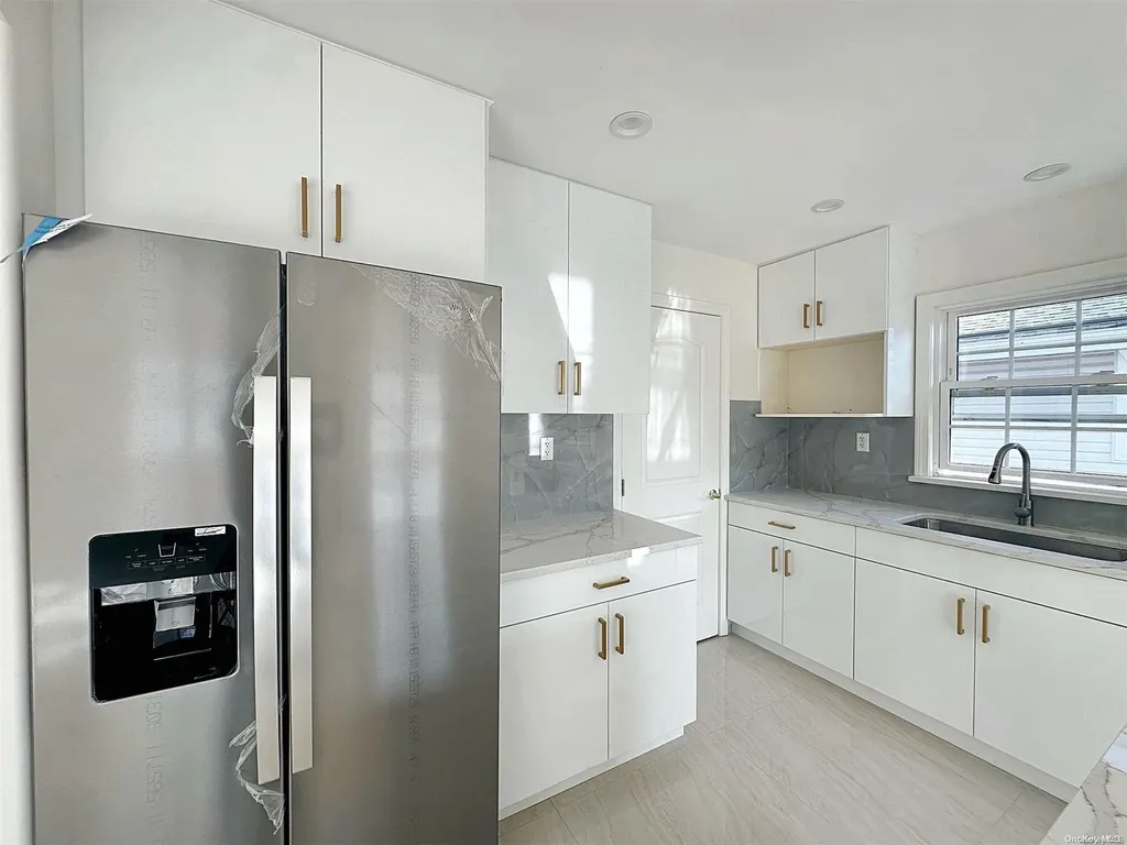 89-04 Aubrey Avenue Glendale NY 11385