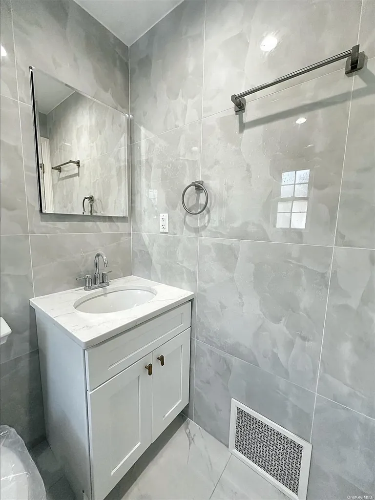 89-04 Aubrey Avenue Glendale NY 11385