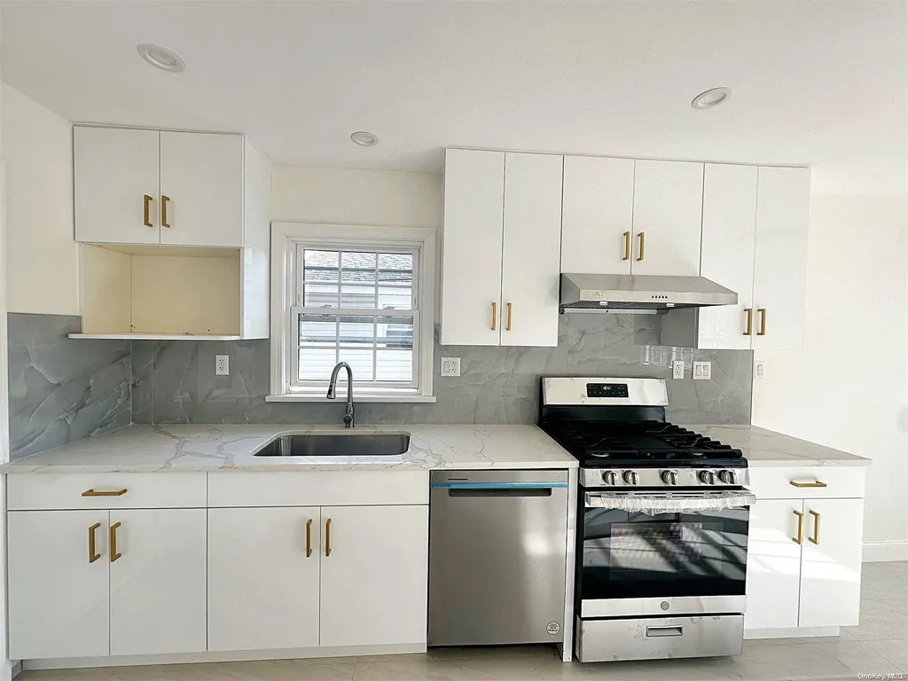 89-04 Aubrey Avenue Glendale NY 11385