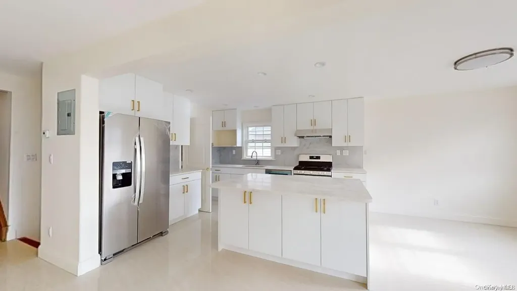 89-04 Aubrey Avenue Glendale NY 11385