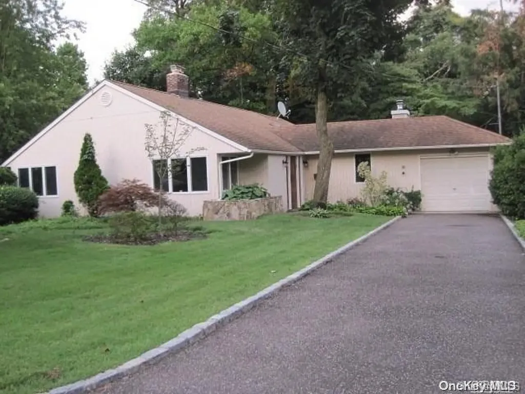 26 Ridge Drive E Roslyn NY 11576