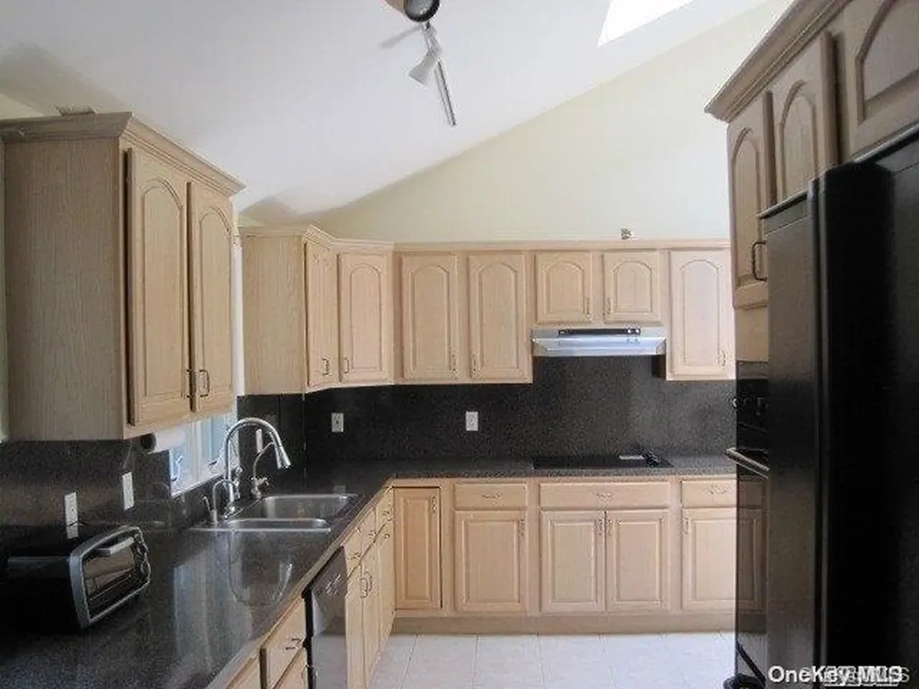 26 Ridge Drive E Roslyn NY 11576