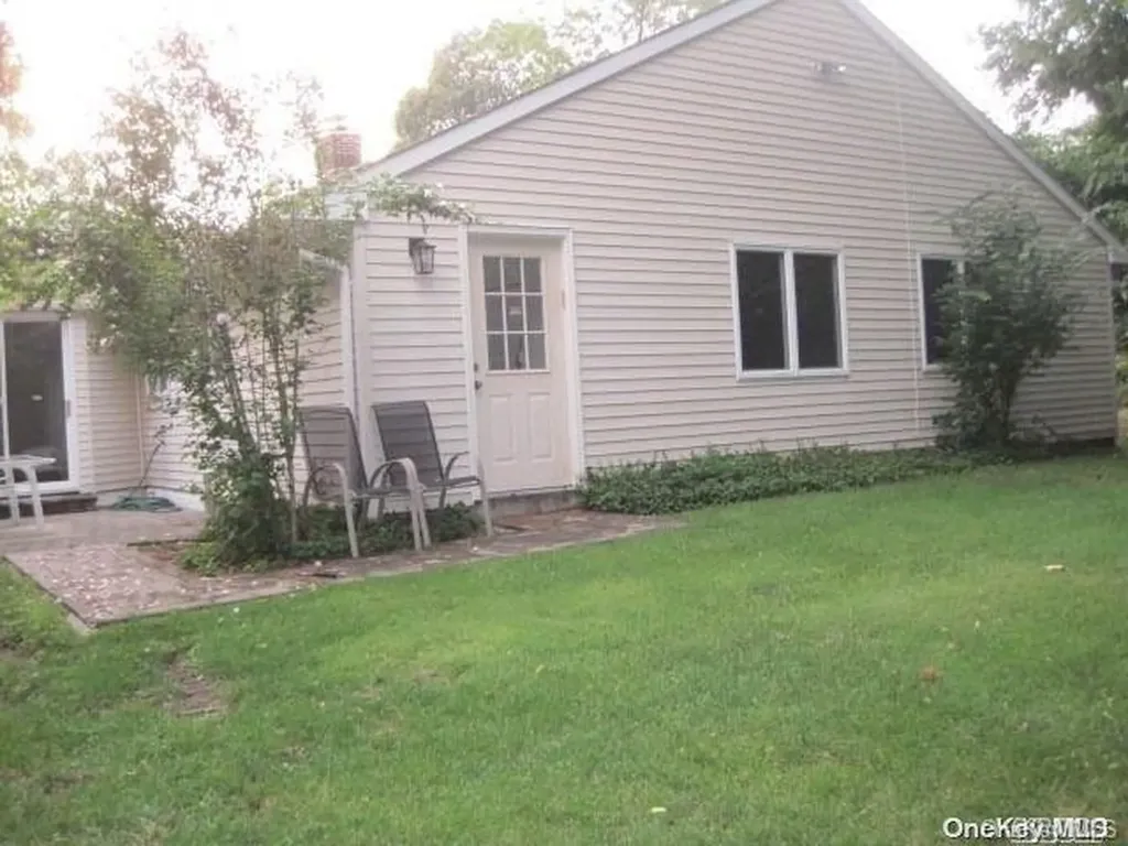 26 Ridge Drive E Roslyn NY 11576