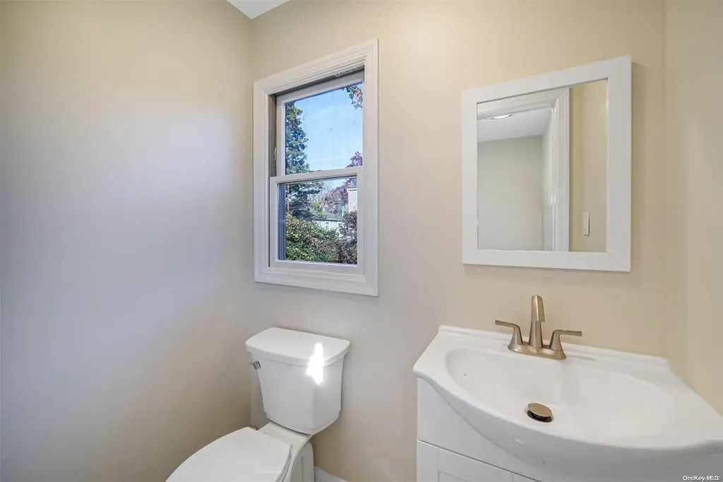 1327 Elayne Avenue Bay Shore NY 11706