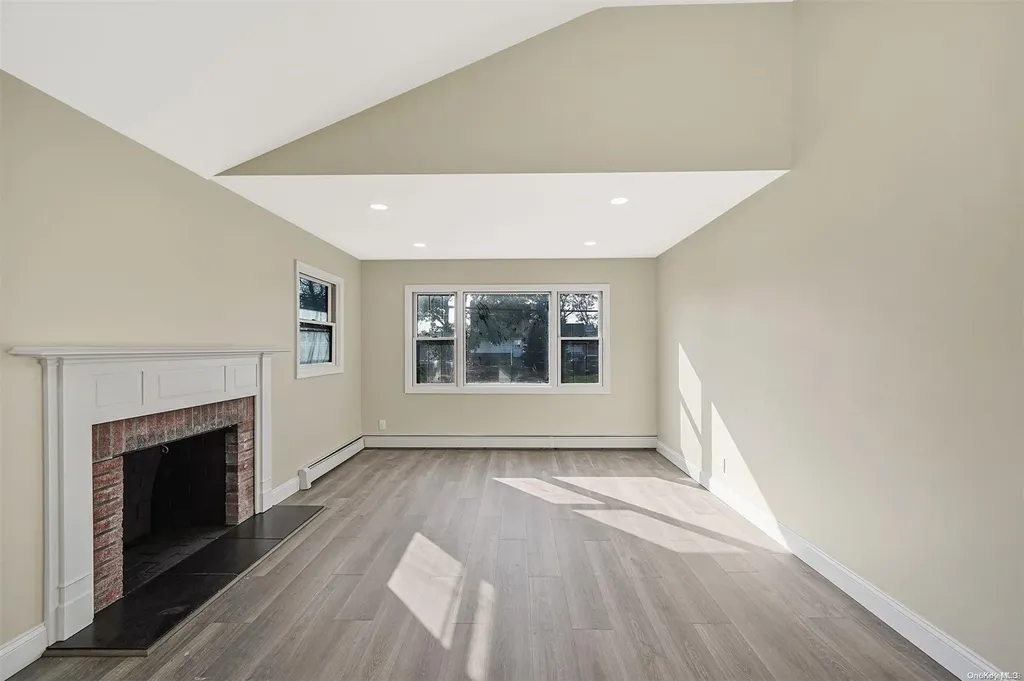 1327 Elayne Avenue Bay Shore NY 11706