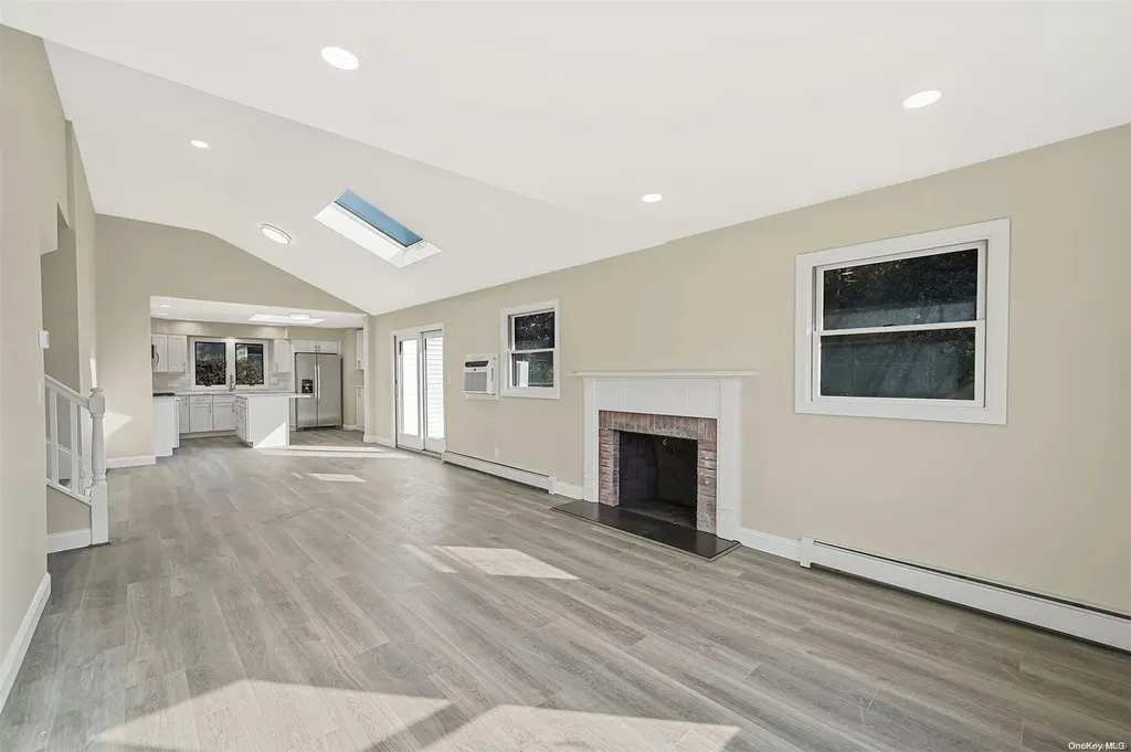 1327 Elayne Avenue Bay Shore NY 11706