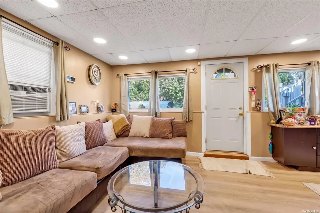 115 Haypath Road Plainview NY 11803