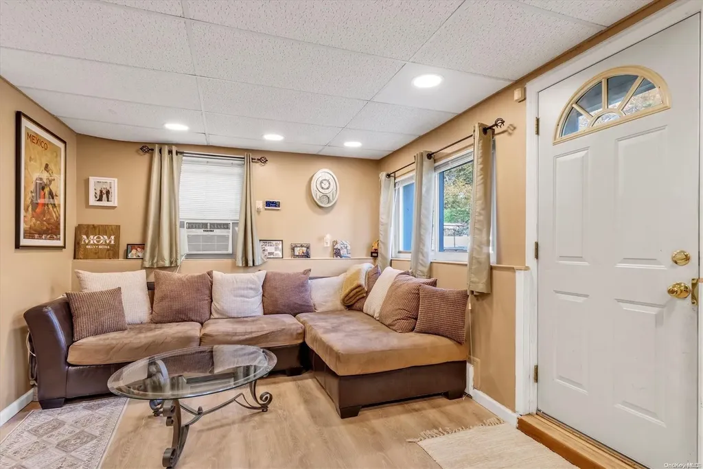 115 Haypath Road Plainview NY 11803