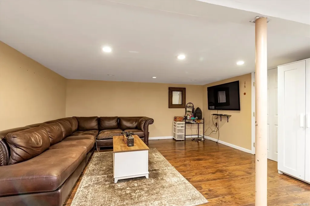 115 Haypath Road Plainview NY 11803