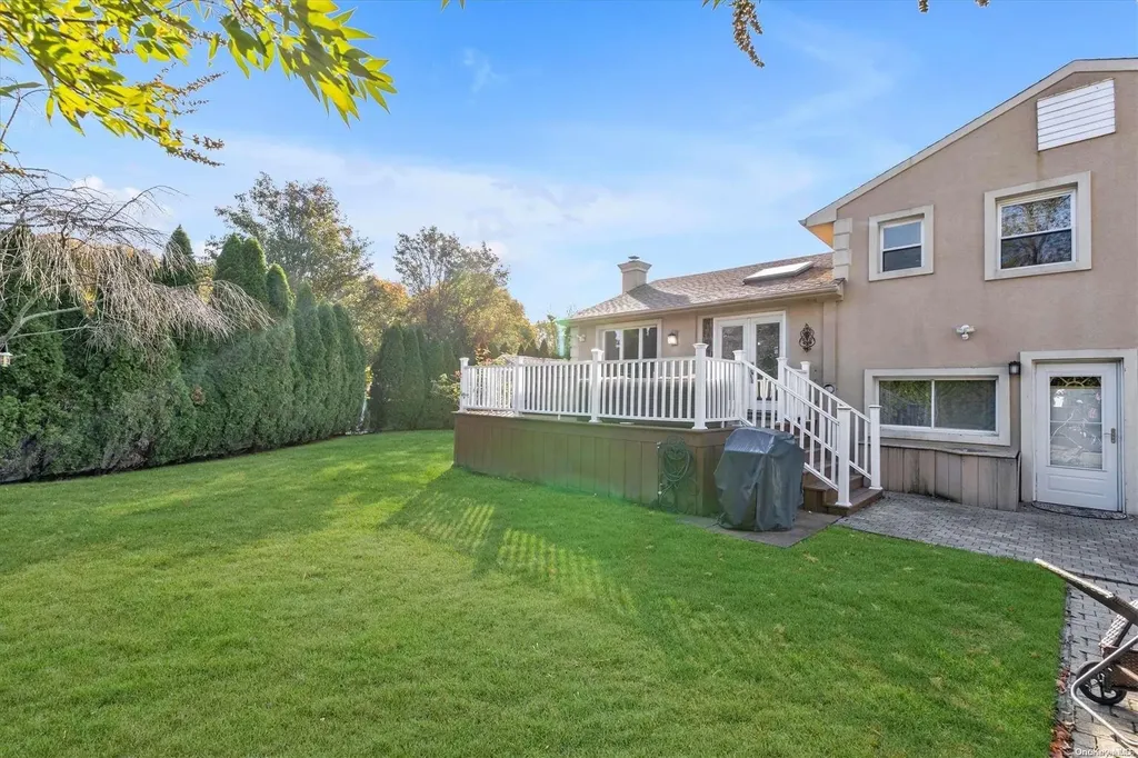 115 Haypath Road Plainview NY 11803