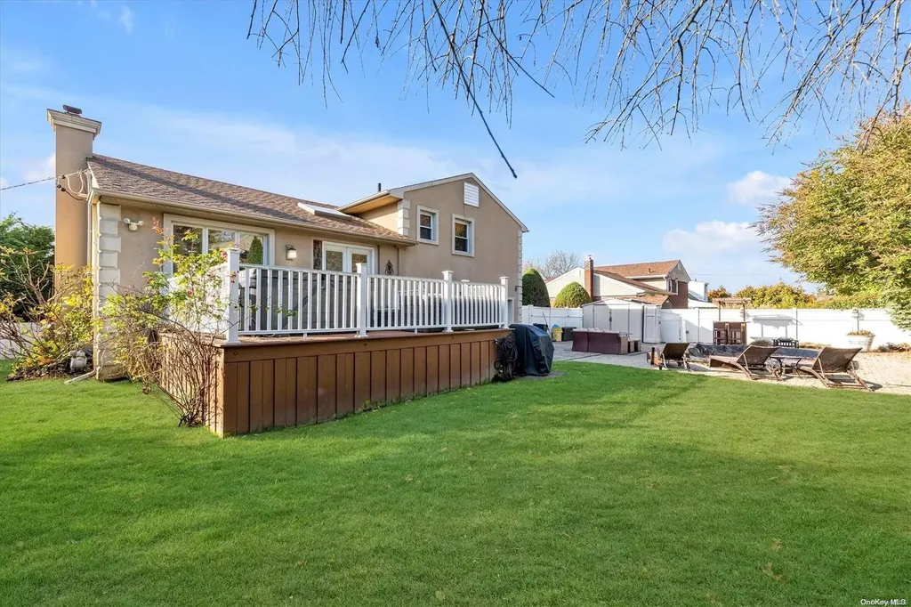 115 Haypath Road Plainview NY 11803