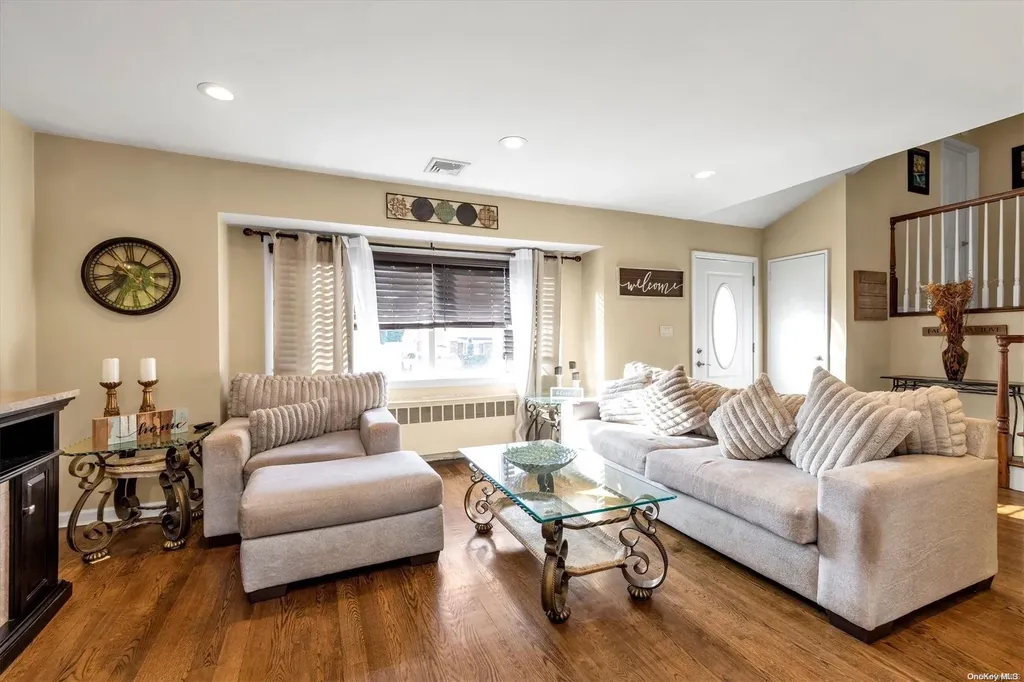 115 Haypath Road Plainview NY 11803