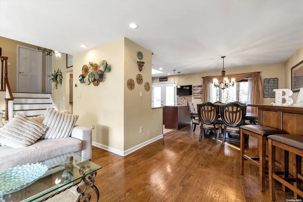 115 Haypath Road Plainview NY 11803