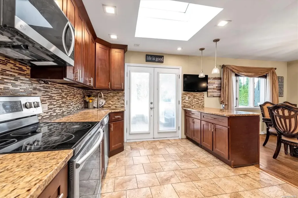 115 Haypath Road Plainview NY 11803