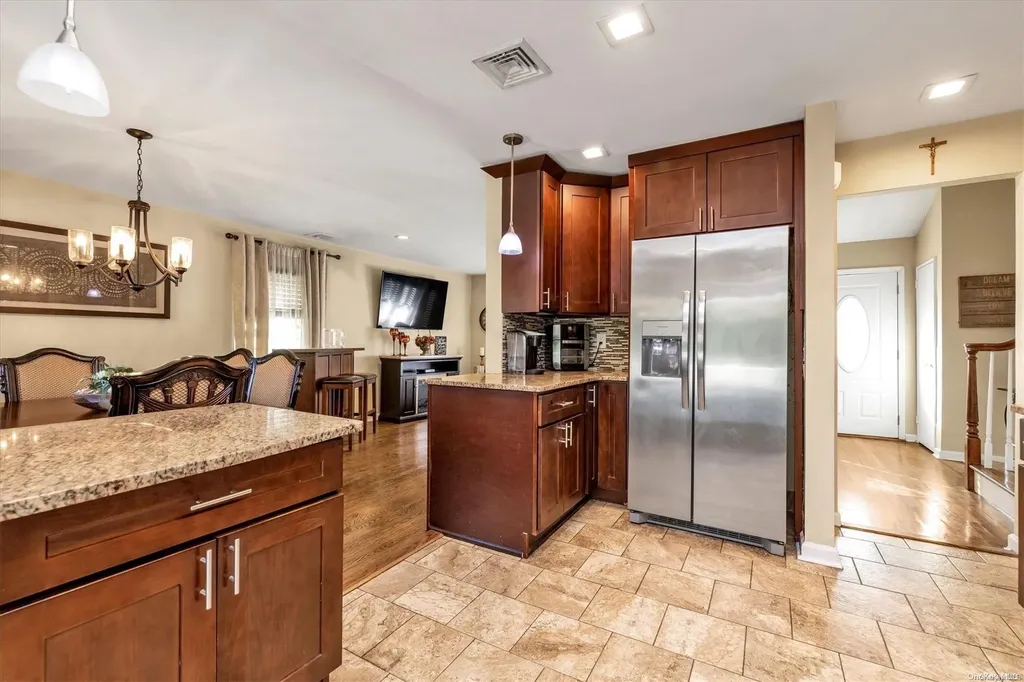 115 Haypath Road Plainview NY 11803