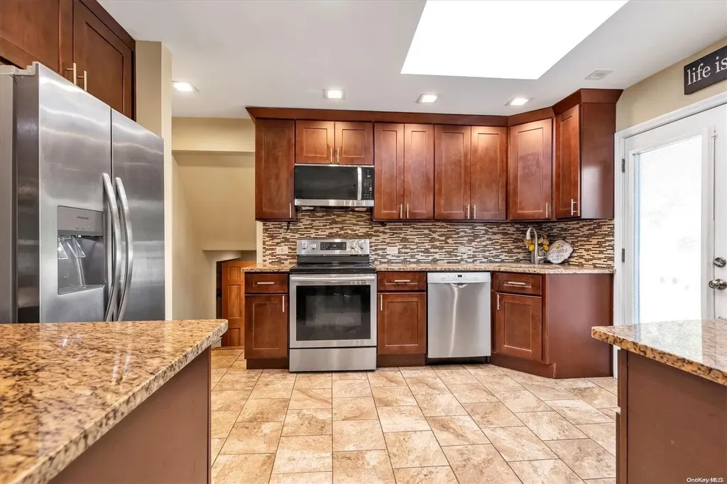 115 Haypath Road Plainview NY 11803