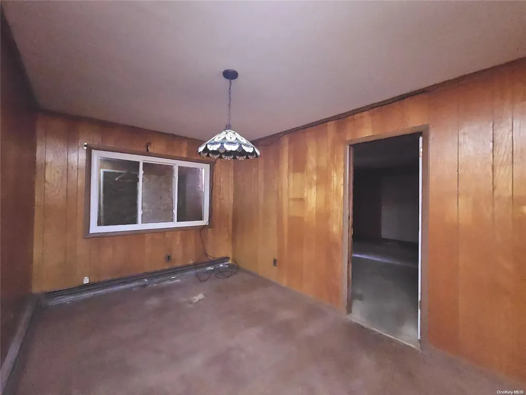 159 35th Street Lindenhurst NY 11757