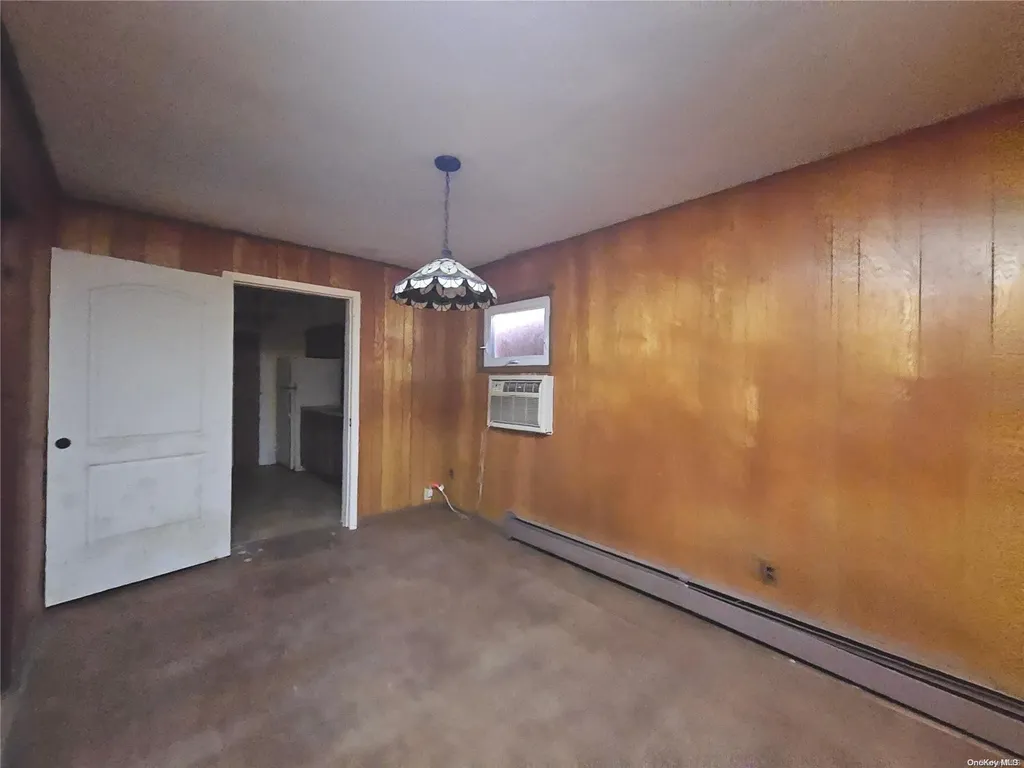 159 35th Street Lindenhurst NY 11757