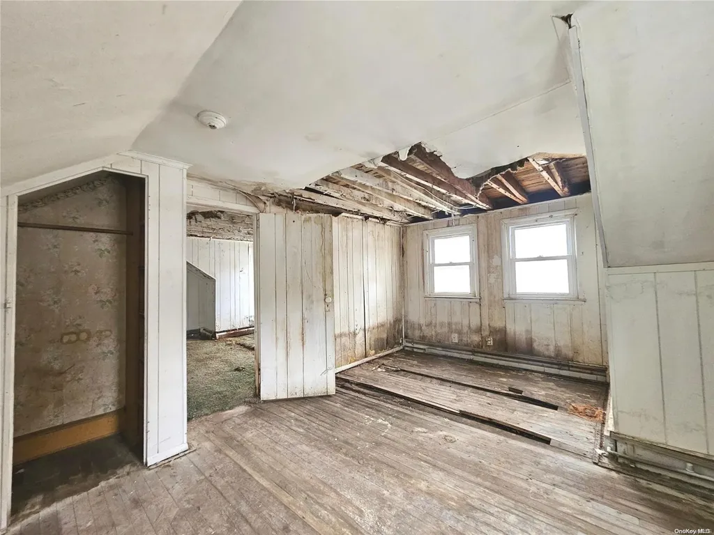 159 35th Street Lindenhurst NY 11757