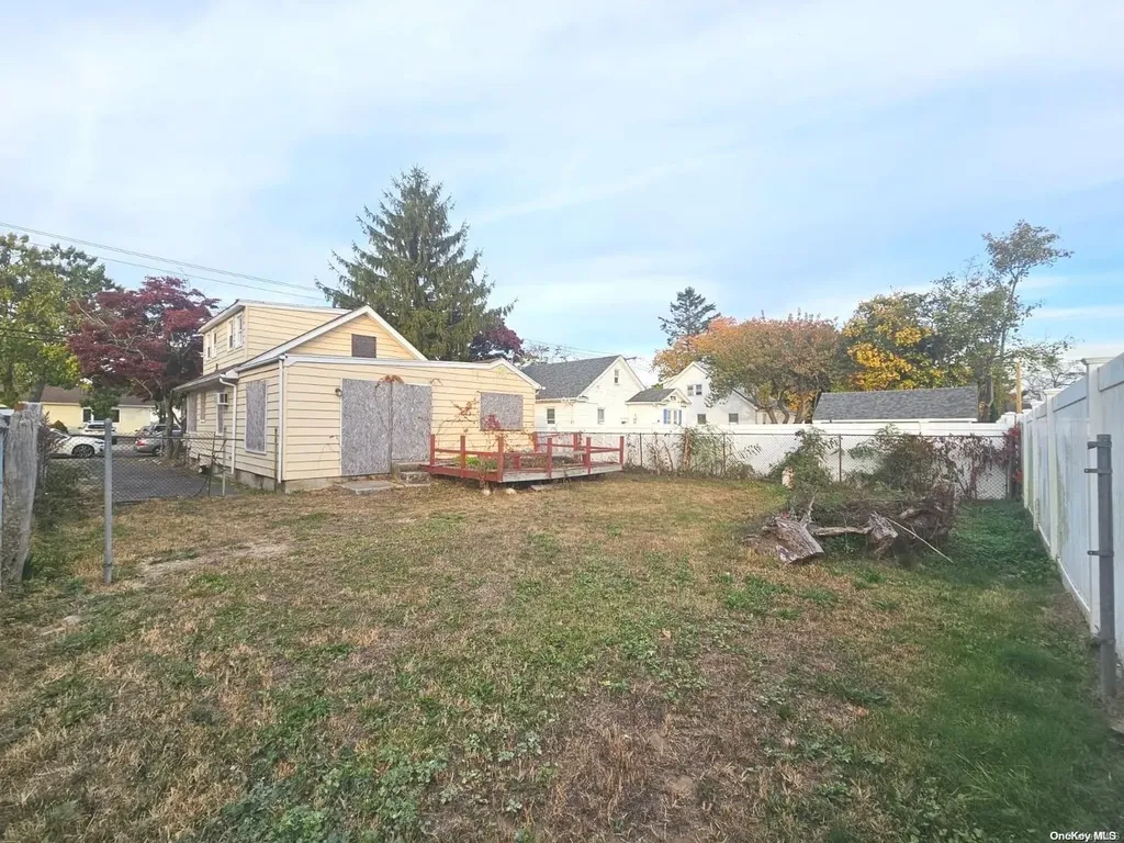 159 35th Street Lindenhurst NY 11757