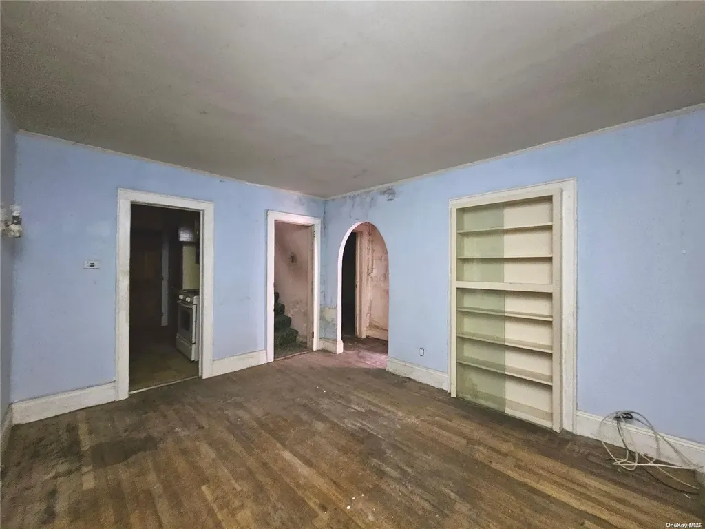 159 35th Street Lindenhurst NY 11757