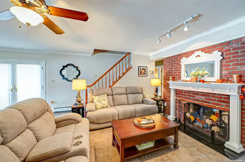 8 Swallow Lane Levittown NY 11756