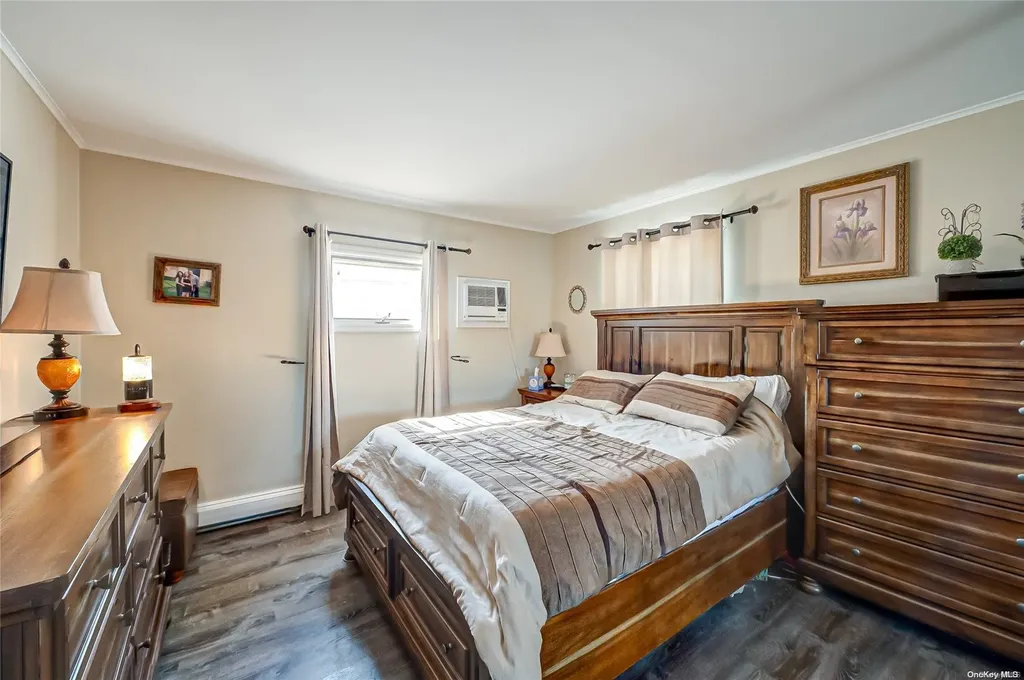 8 Swallow Lane Levittown NY 11756